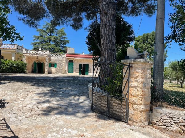 casa indipendente in vendita a Fasano