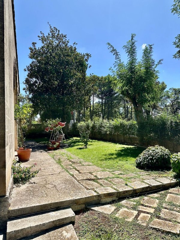 casa indipendente in vendita a Fasano