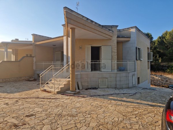 casa indipendente in vendita a Fasano