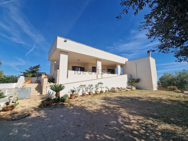 casa indipendente in vendita a Fasano