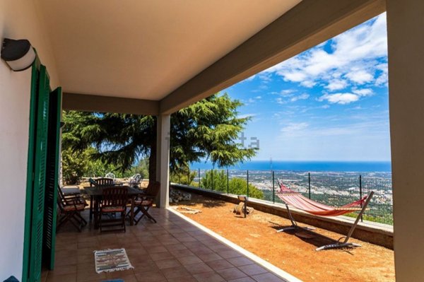 casa indipendente in vendita a Fasano