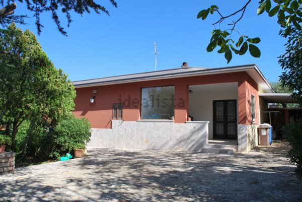 casa indipendente in vendita a Fasano