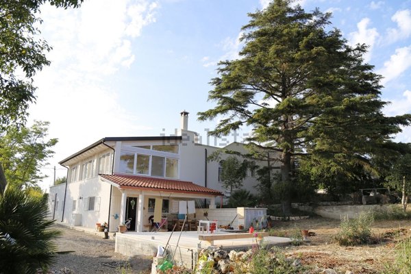 casa indipendente in vendita a Fasano