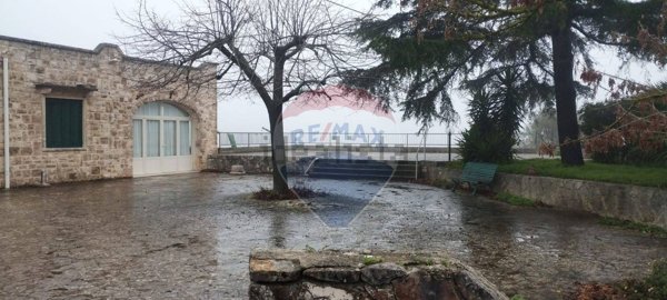 casa indipendente in vendita a Fasano