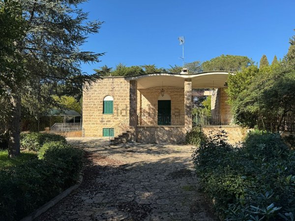 casa indipendente in vendita a Fasano
