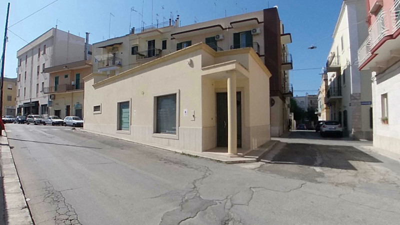 locale commerciale in vendita a Fasano