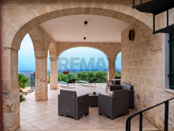 casa indipendente in vendita a Fasano