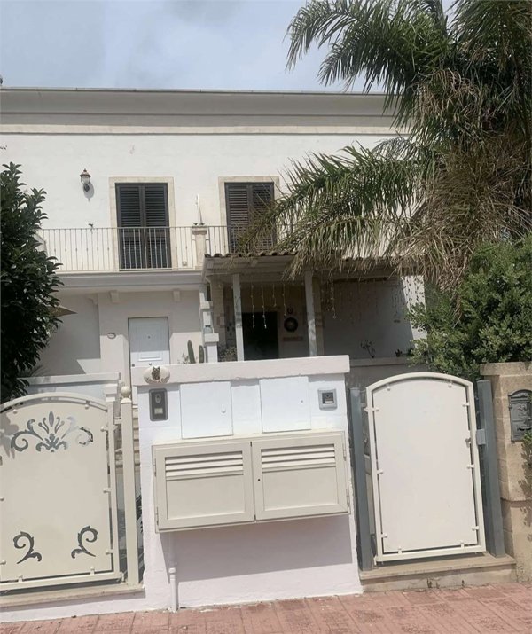 casa indipendente in vendita a Fasano