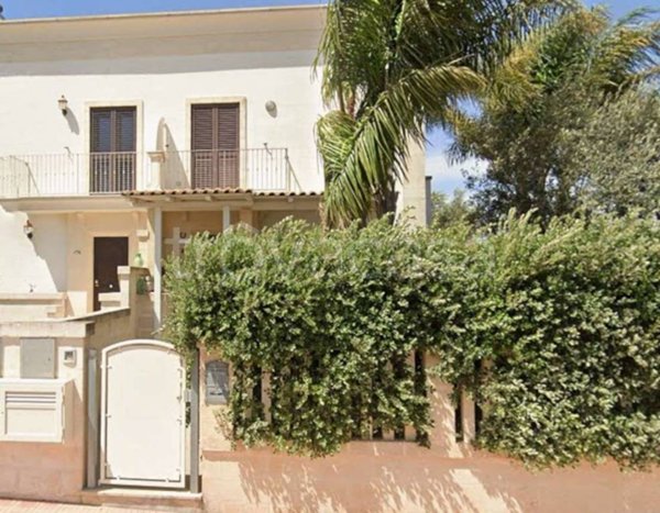 casa indipendente in vendita a Fasano