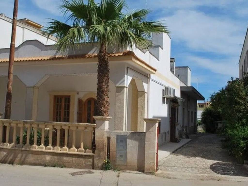 casa indipendente in vendita a Fasano in zona Montalbano