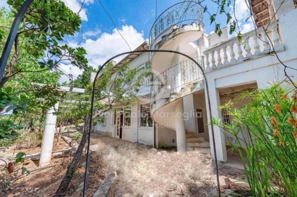 casa indipendente in vendita a Fasano