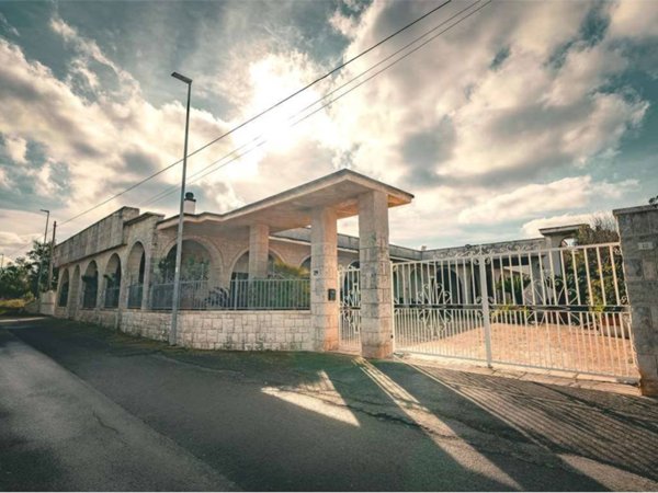 casa indipendente in vendita a Fasano in zona Laureto