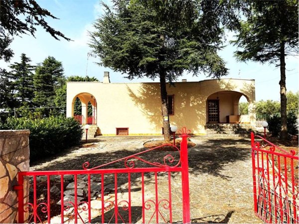 casa indipendente in vendita a Fasano in zona Laureto