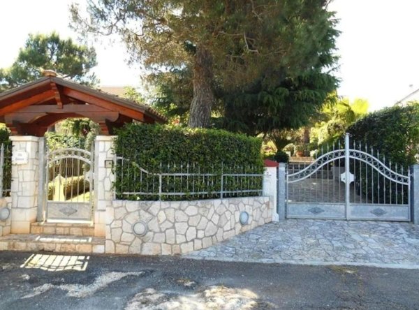 casa indipendente in vendita a Fasano in zona Laureto