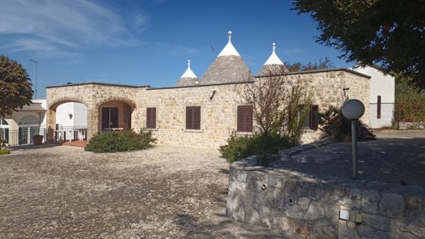 casale in vendita a Fasano in zona Laureto