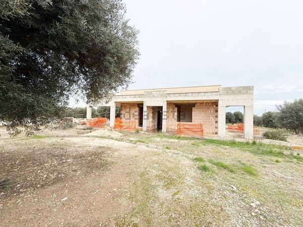 casa indipendente in vendita a Fasano