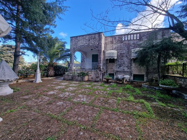 casa indipendente in vendita a Fasano