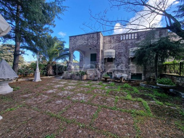 casa indipendente in vendita a Fasano