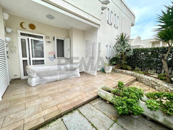 casa indipendente in vendita a Fasano in zona Torre Canne