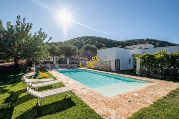 casa indipendente in vendita a Fasano