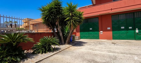 locale di sgombero in vendita a Fasano