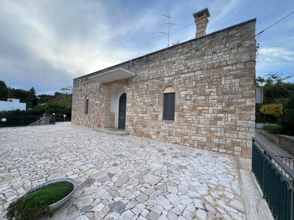 casa indipendente in vendita a Fasano in zona Laureto