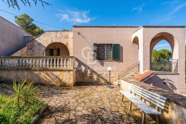 casa indipendente in vendita a Fasano