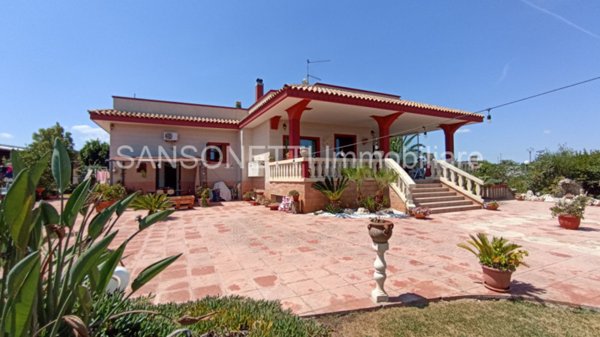 casa indipendente in vendita a Fasano