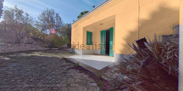 pentavano in vendita a Fasano in zona Canale di Pirro