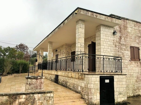 casa indipendente in vendita a Fasano