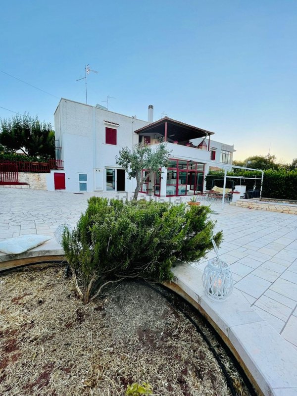 casa indipendente in vendita a Fasano