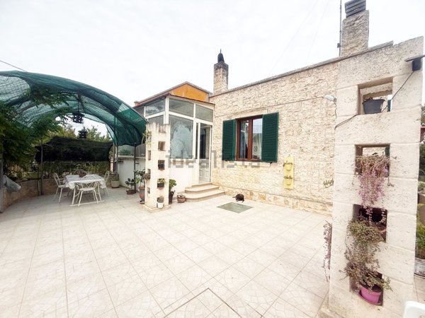 casa indipendente in vendita a Fasano