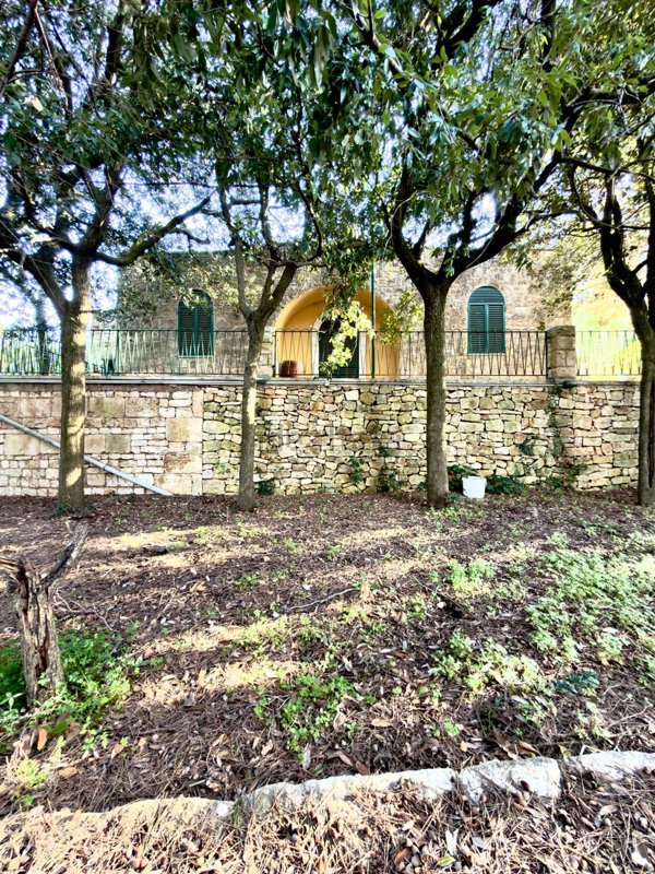 casa indipendente in vendita a Fasano in zona Laureto