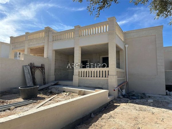 pentavano in vendita a Fasano