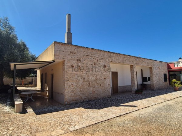 casa indipendente in vendita a Fasano
