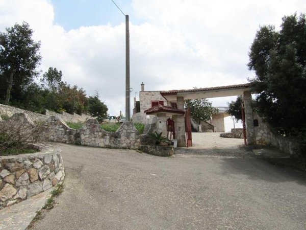 casa indipendente in vendita a Fasano