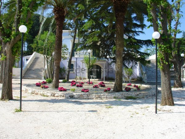 casa indipendente in vendita a Fasano