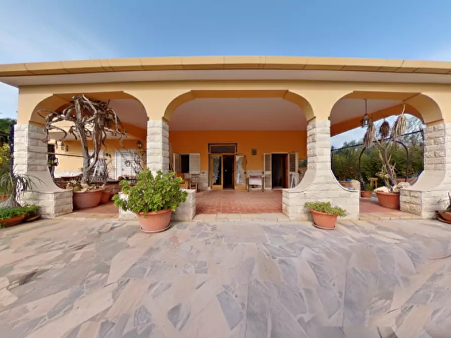 casa indipendente in vendita a Fasano