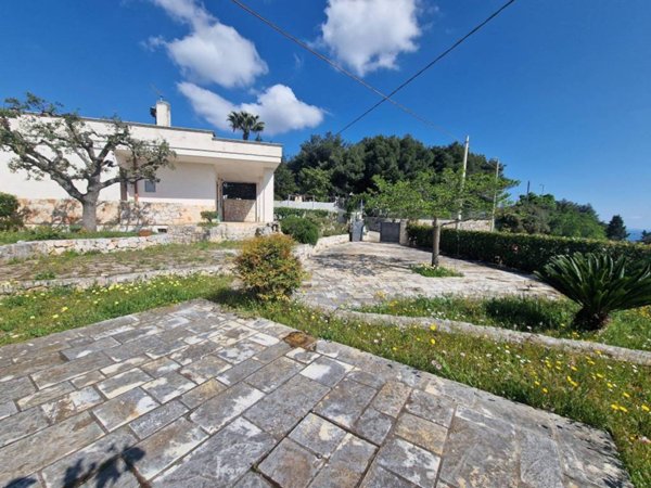 casa indipendente in vendita a Fasano in zona Laureto