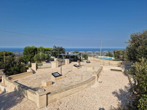 casa indipendente in vendita a Fasano