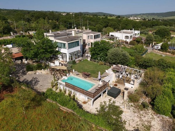 casa indipendente in vendita a Fasano in zona Laureto