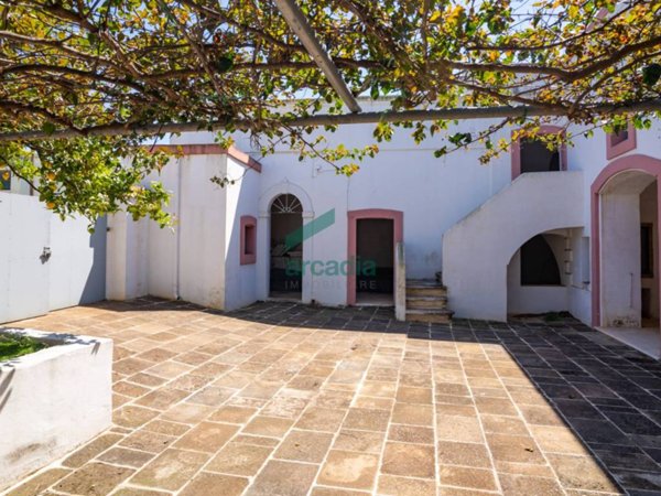 casa indipendente in vendita a Fasano in zona Montalbano
