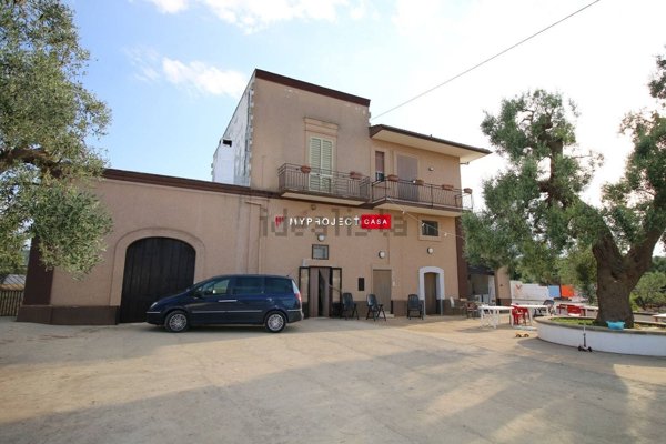 casa indipendente in vendita a Fasano