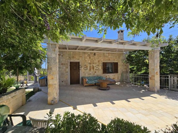 casa indipendente in vendita a Fasano