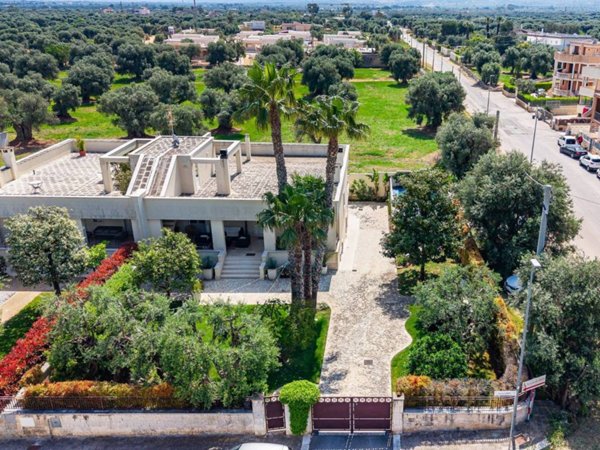 casa indipendente in vendita a Fasano