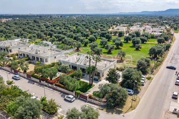 casa indipendente in vendita a Fasano