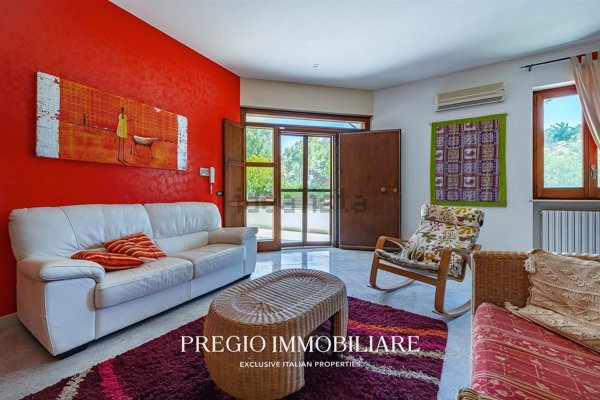 casa indipendente in vendita a Fasano