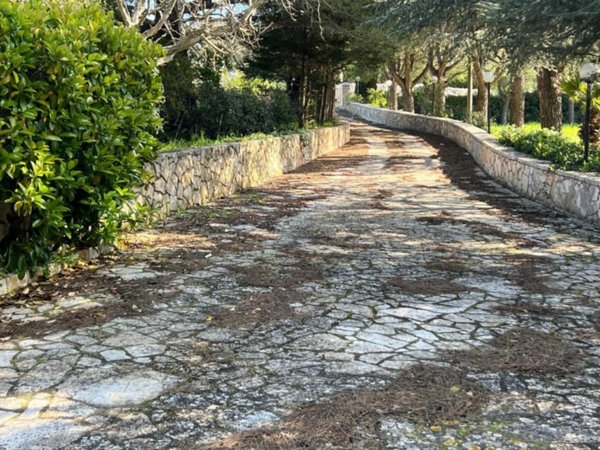 casa indipendente in vendita a Fasano