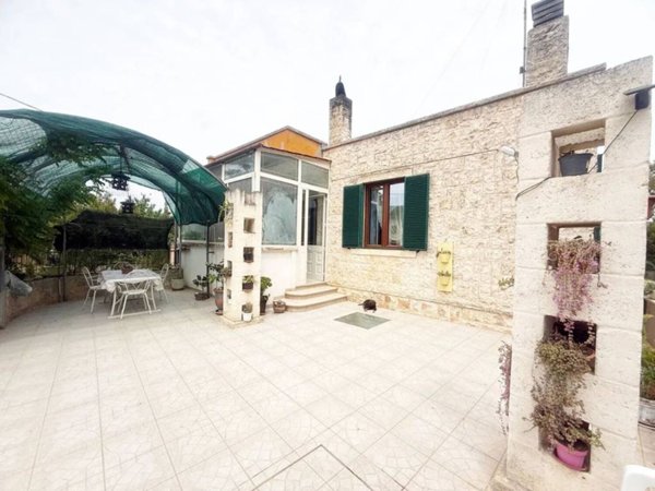 casa indipendente in vendita a Fasano in zona Laureto