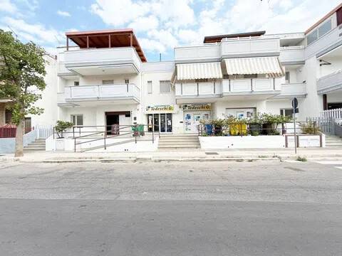 negozio in vendita a Fasano in zona Torre Canne